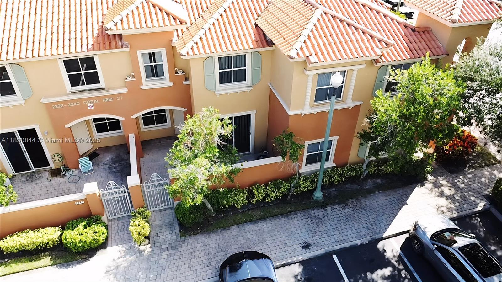 VILLAS AT HARBOR ISLES CO - Residential Lease