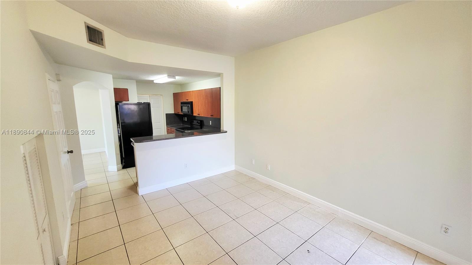 VILLAS AT HARBOR ISLES CO - Residential Lease