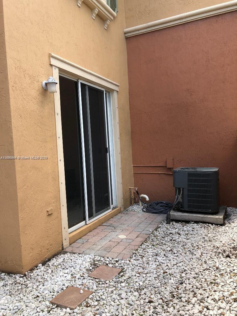 VILLAS AT HARBOR ISLES CO - Residential Lease