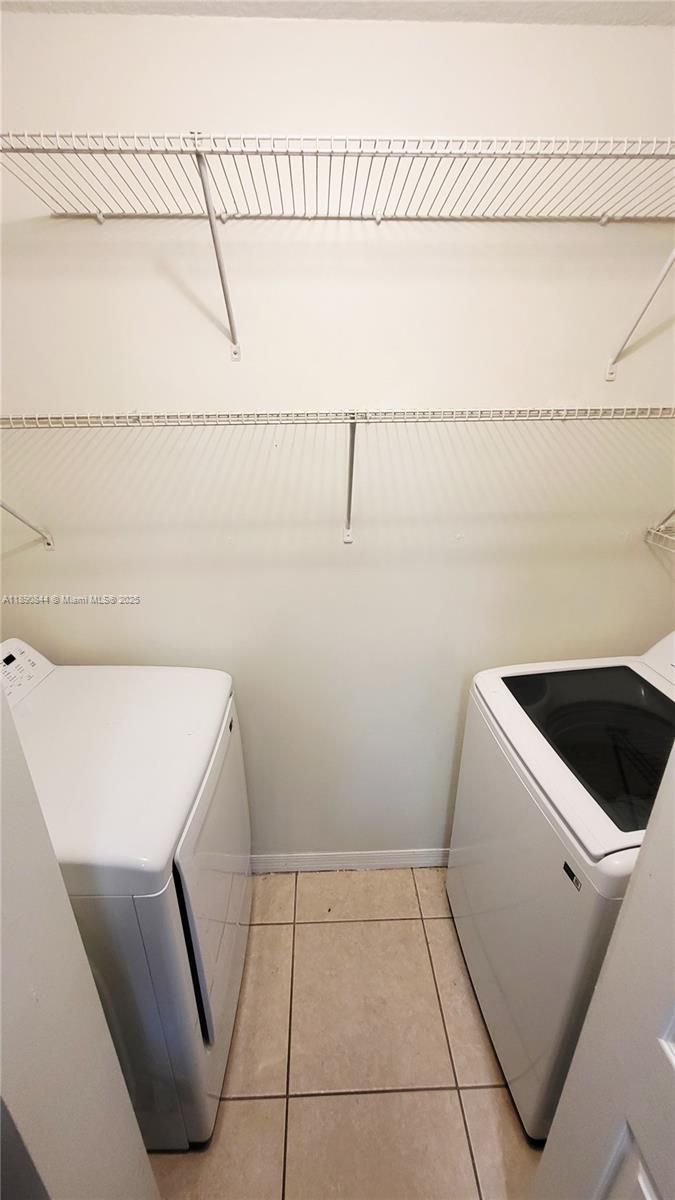 VILLAS AT HARBOR ISLES CO - Residential Lease