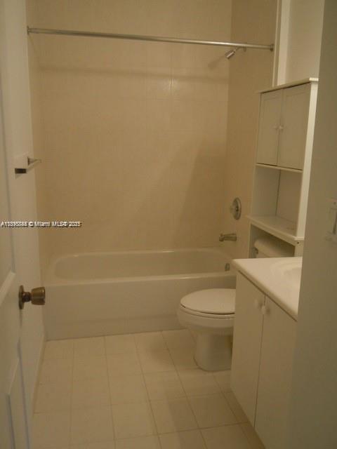 VILLAS AT HARBOR ISLES CO - Residential Lease