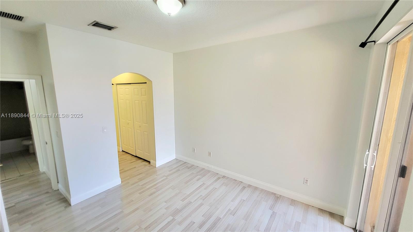 VILLAS AT HARBOR ISLES CO - Residential Lease