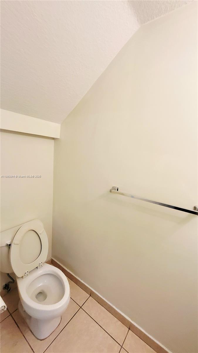 VILLAS AT HARBOR ISLES CO - Residential Lease