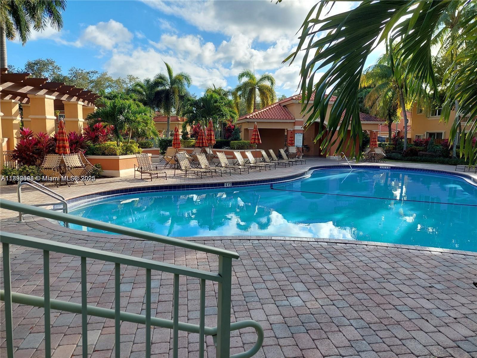 VILLAS AT HARBOR ISLES CO - Residential Lease