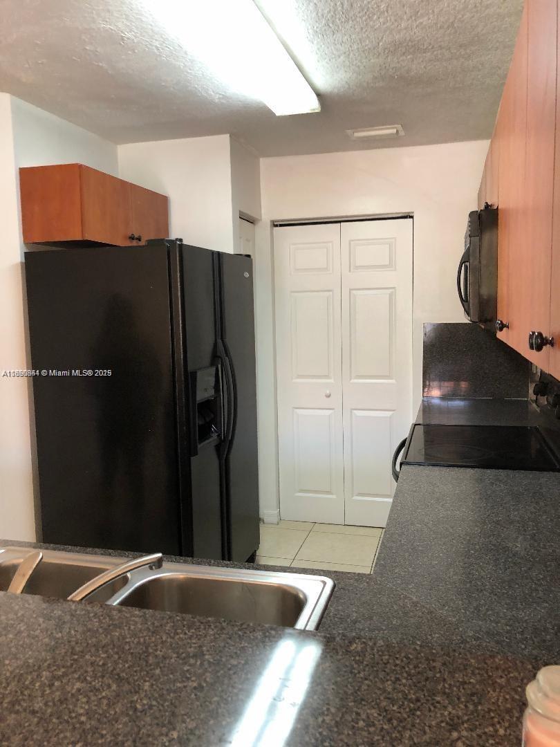 VILLAS AT HARBOR ISLES CO - Residential Lease