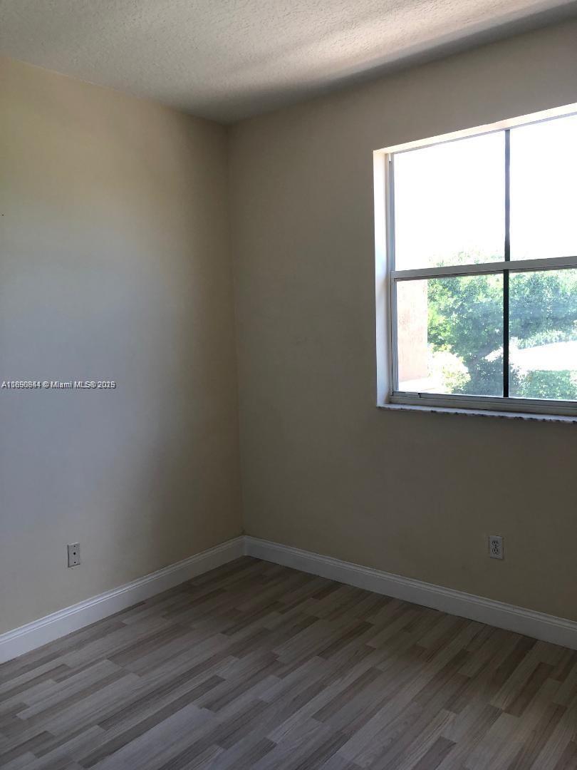 VILLAS AT HARBOR ISLES CO - Residential Lease