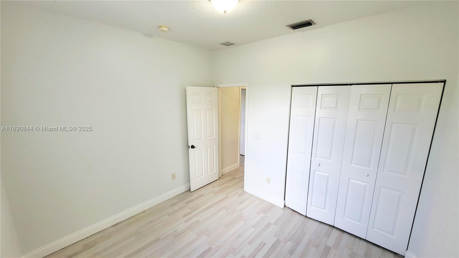 VILLAS AT HARBOR ISLES CO - Residential Lease