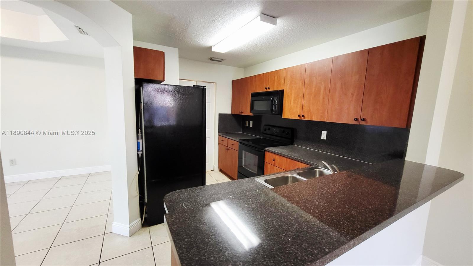 VILLAS AT HARBOR ISLES CO - Residential Lease