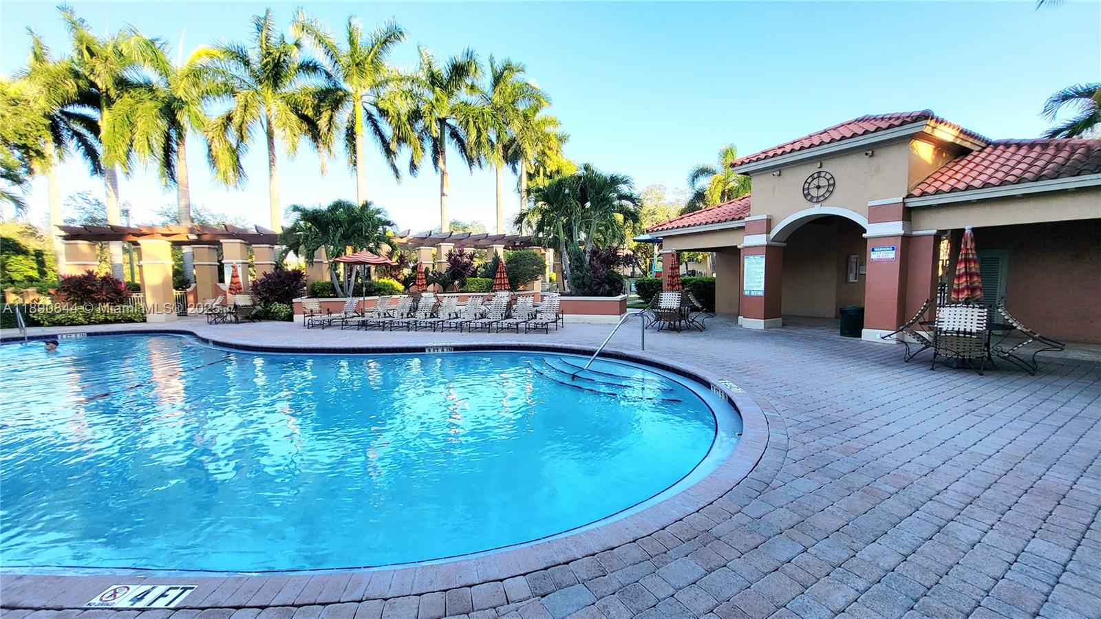 VILLAS AT HARBOR ISLES CO - Residential Lease