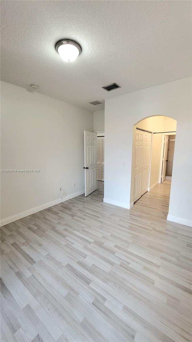 VILLAS AT HARBOR ISLES CO - Residential Lease