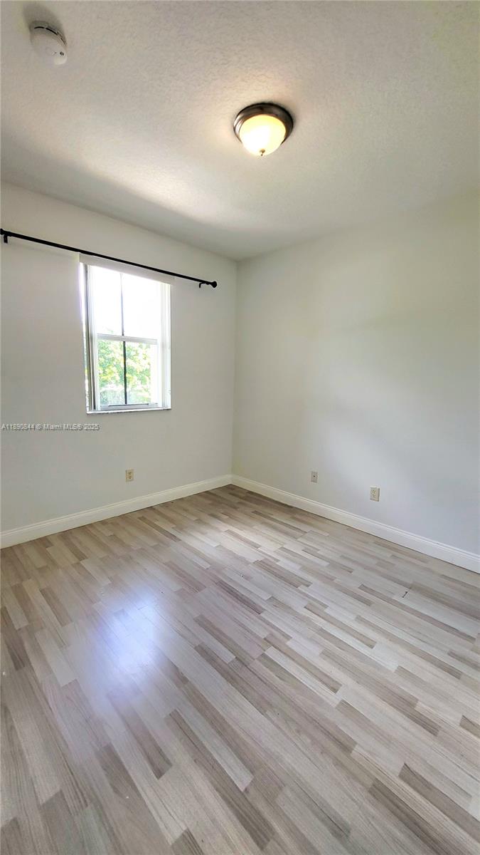 VILLAS AT HARBOR ISLES CO - Residential Lease