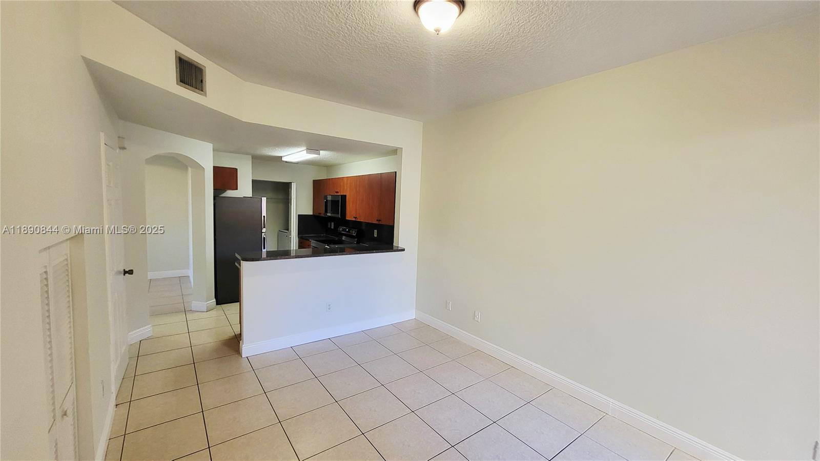 VILLAS AT HARBOR ISLES CO - Residential Lease