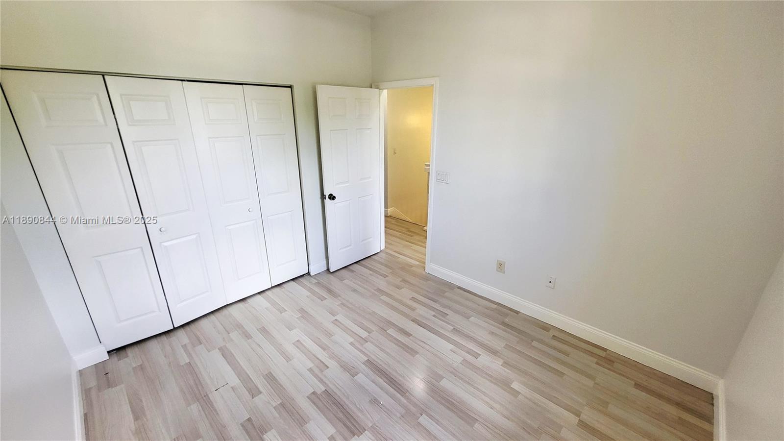 VILLAS AT HARBOR ISLES CO - Residential Lease