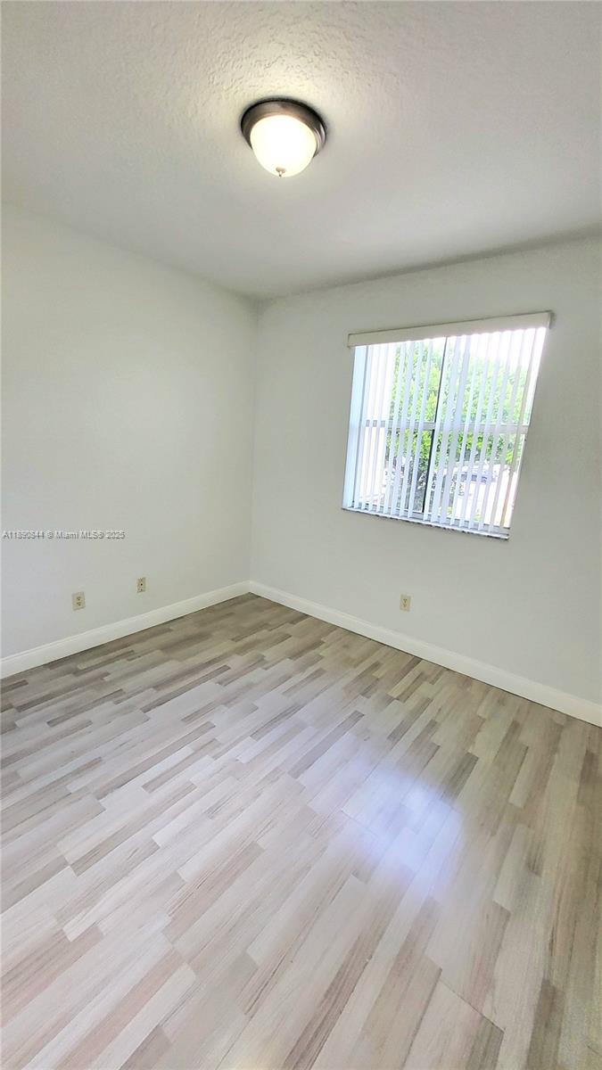 VILLAS AT HARBOR ISLES CO - Residential Lease