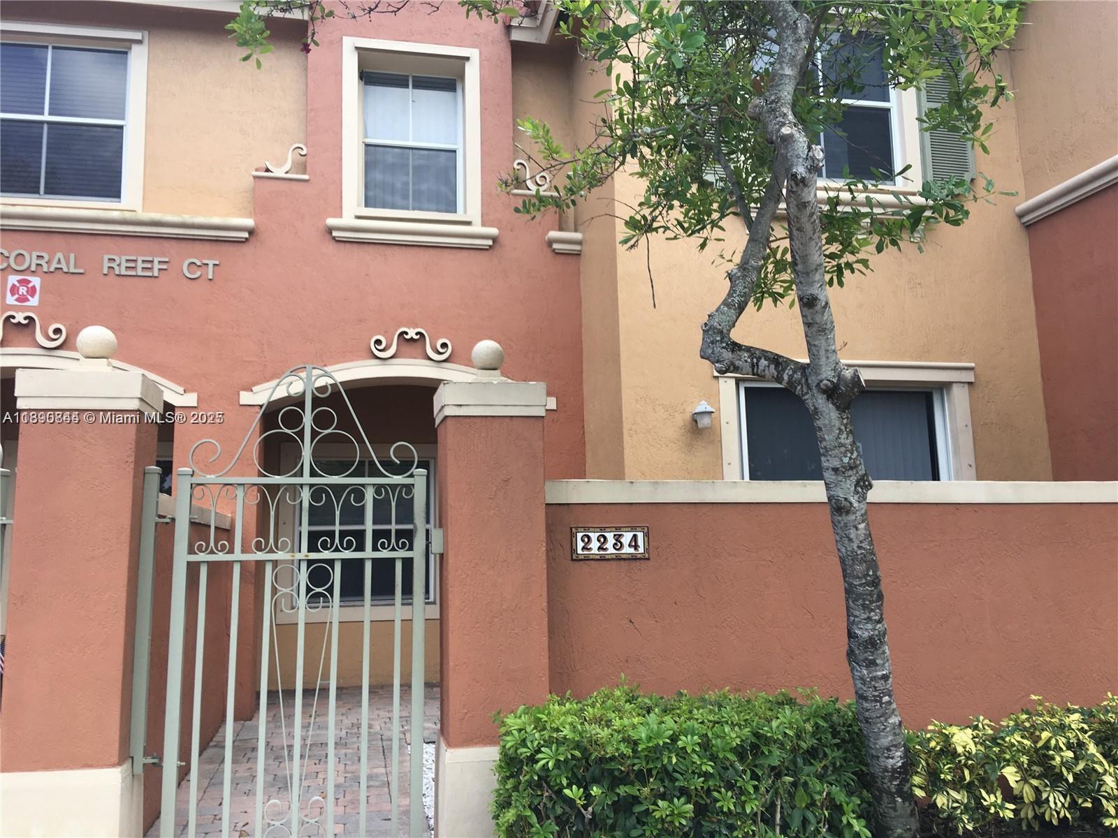 VILLAS AT HARBOR ISLES CO - Residential Lease