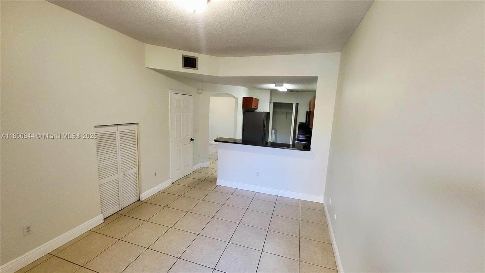 VILLAS AT HARBOR ISLES CO - Residential Lease