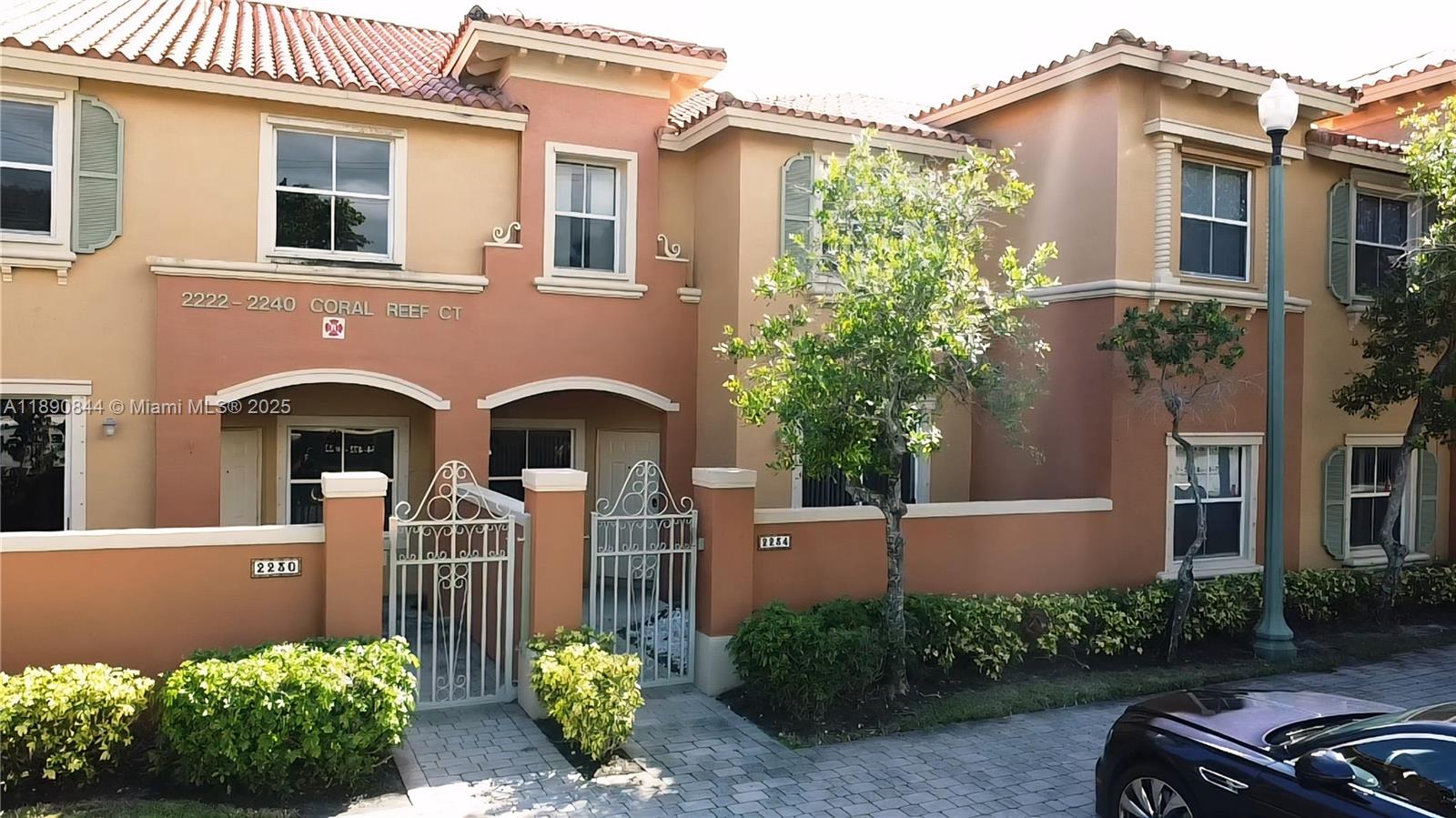 VILLAS AT HARBOR ISLES CO - Residential Lease