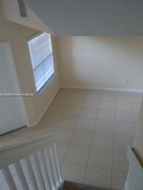 VILLAS AT HARBOR ISLES CO - Residential Lease