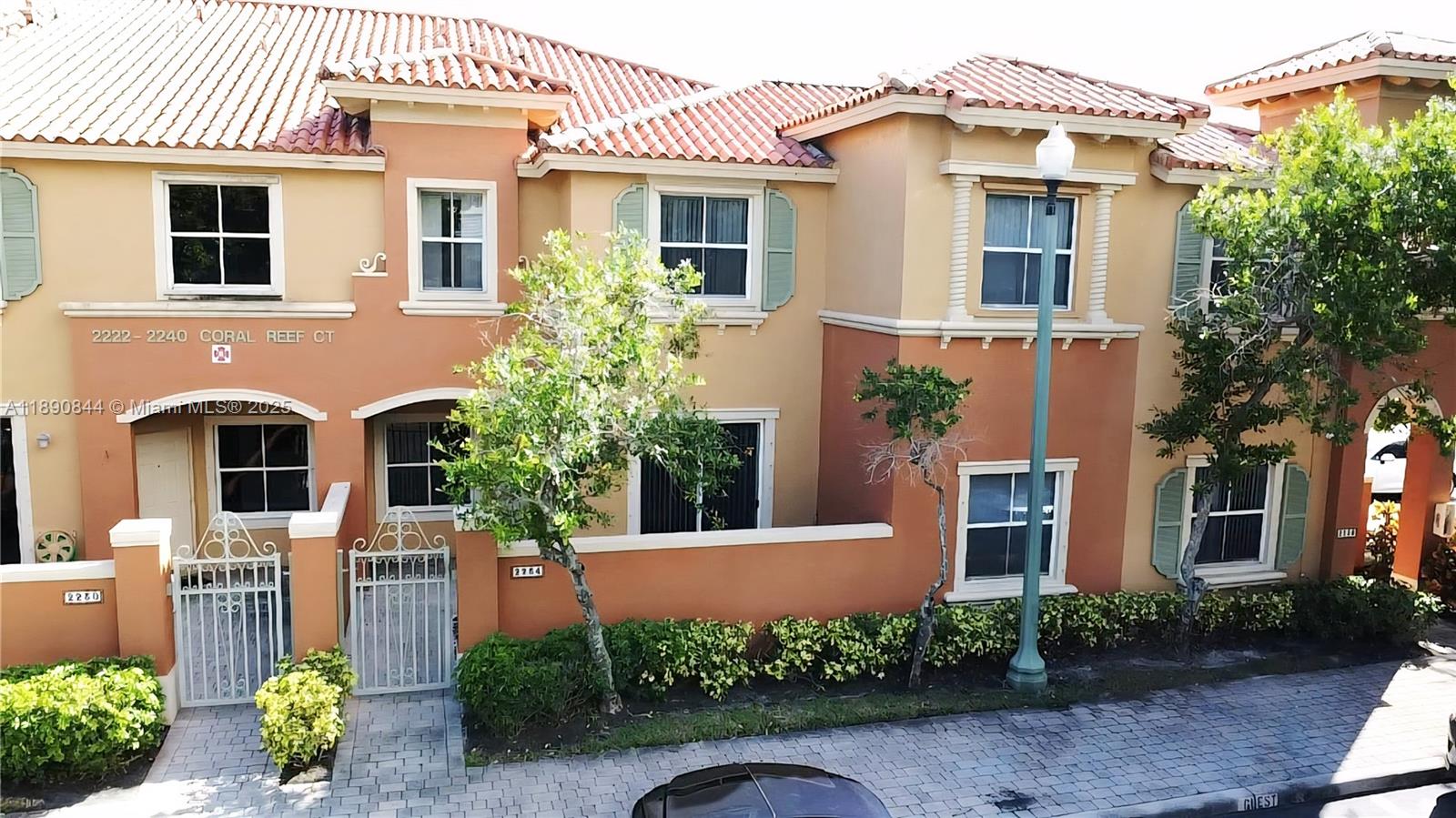 VILLAS AT HARBOR ISLES CO - Residential Lease
