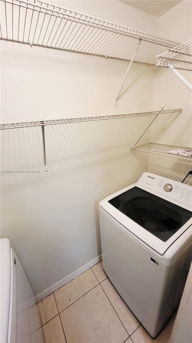 VILLAS AT HARBOR ISLES CO - Residential Lease