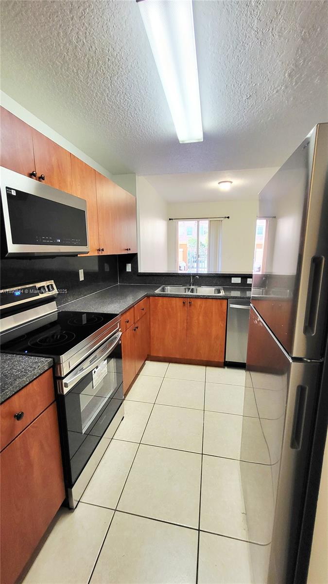 VILLAS AT HARBOR ISLES CO - Residential Lease