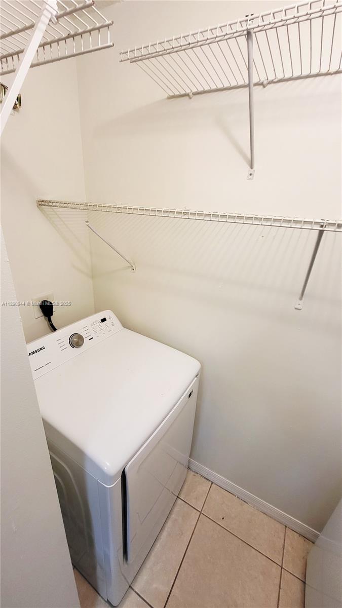 VILLAS AT HARBOR ISLES CO - Residential Lease