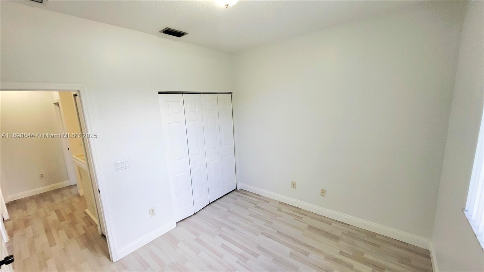 VILLAS AT HARBOR ISLES CO - Residential Lease