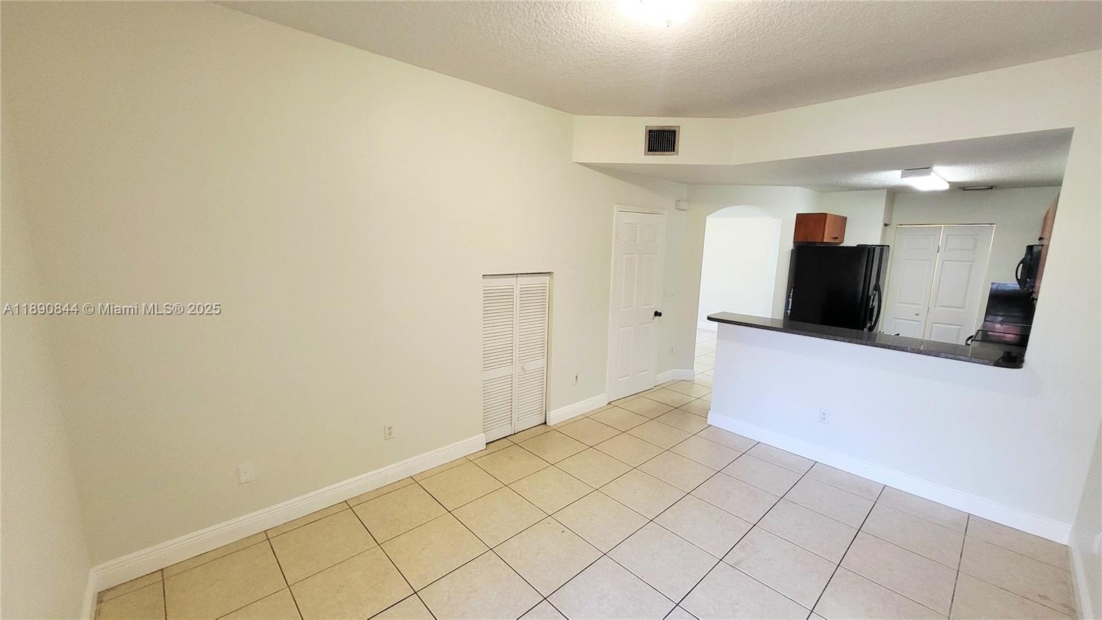 VILLAS AT HARBOR ISLES CO - Residential Lease