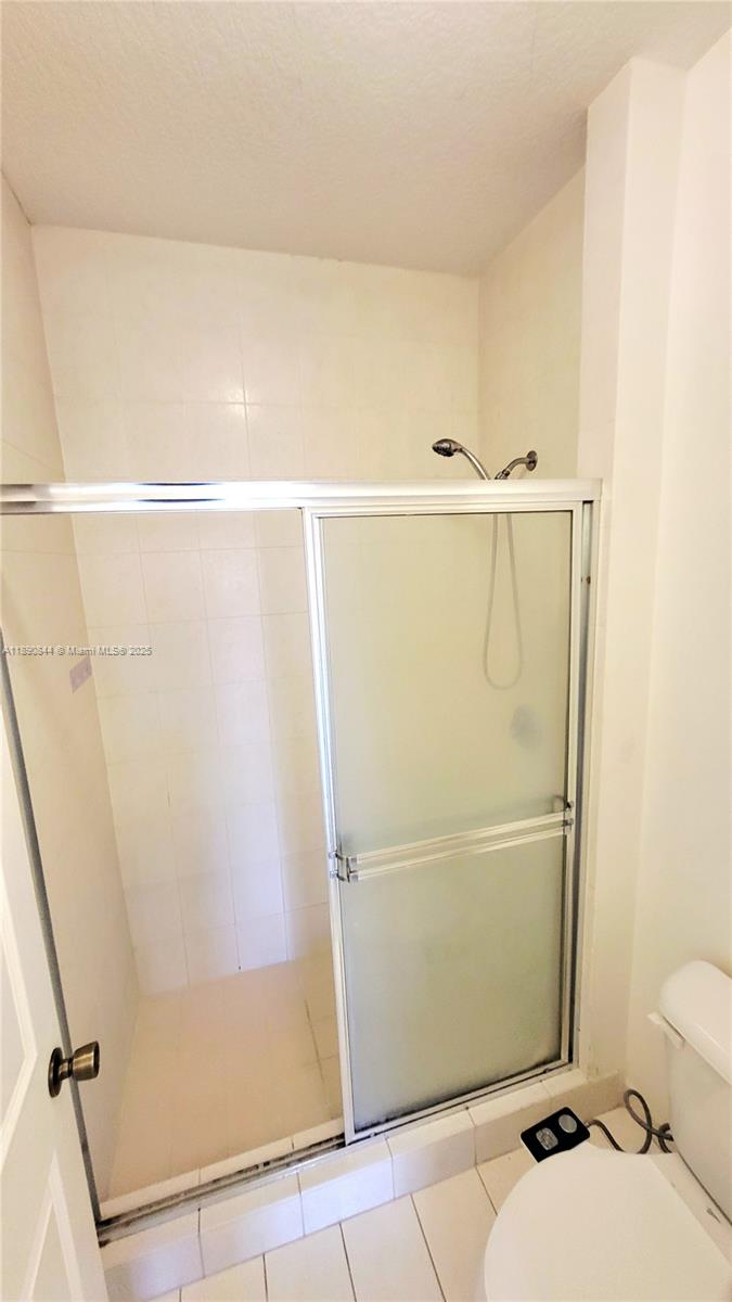 VILLAS AT HARBOR ISLES CO - Residential Lease