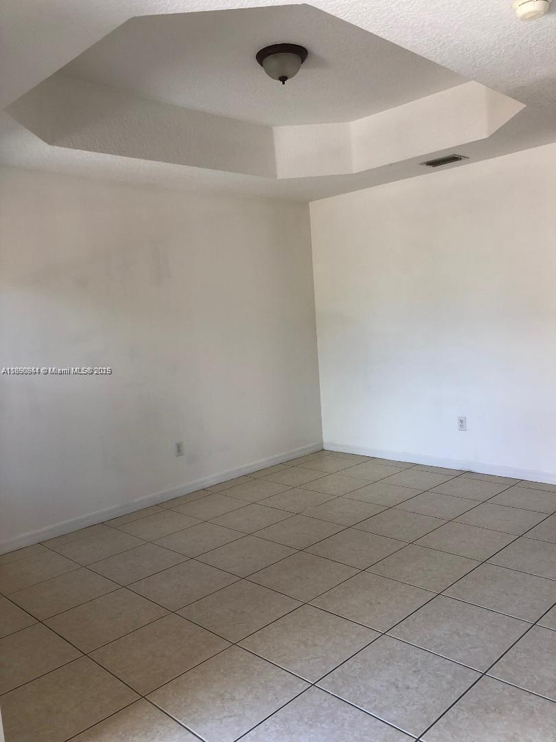 VILLAS AT HARBOR ISLES CO - Residential Lease