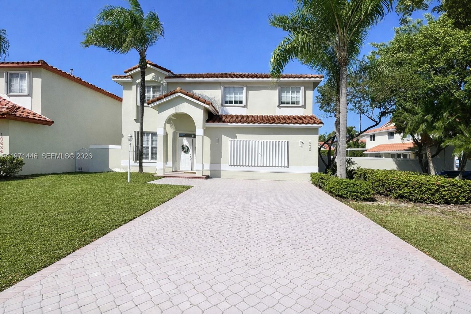 DORAL SANDS - Residential