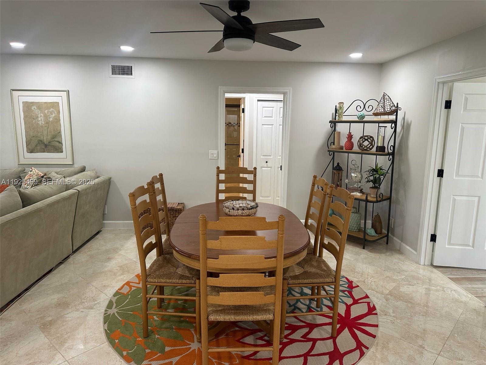 BEACHCOMBER - Residential Lease