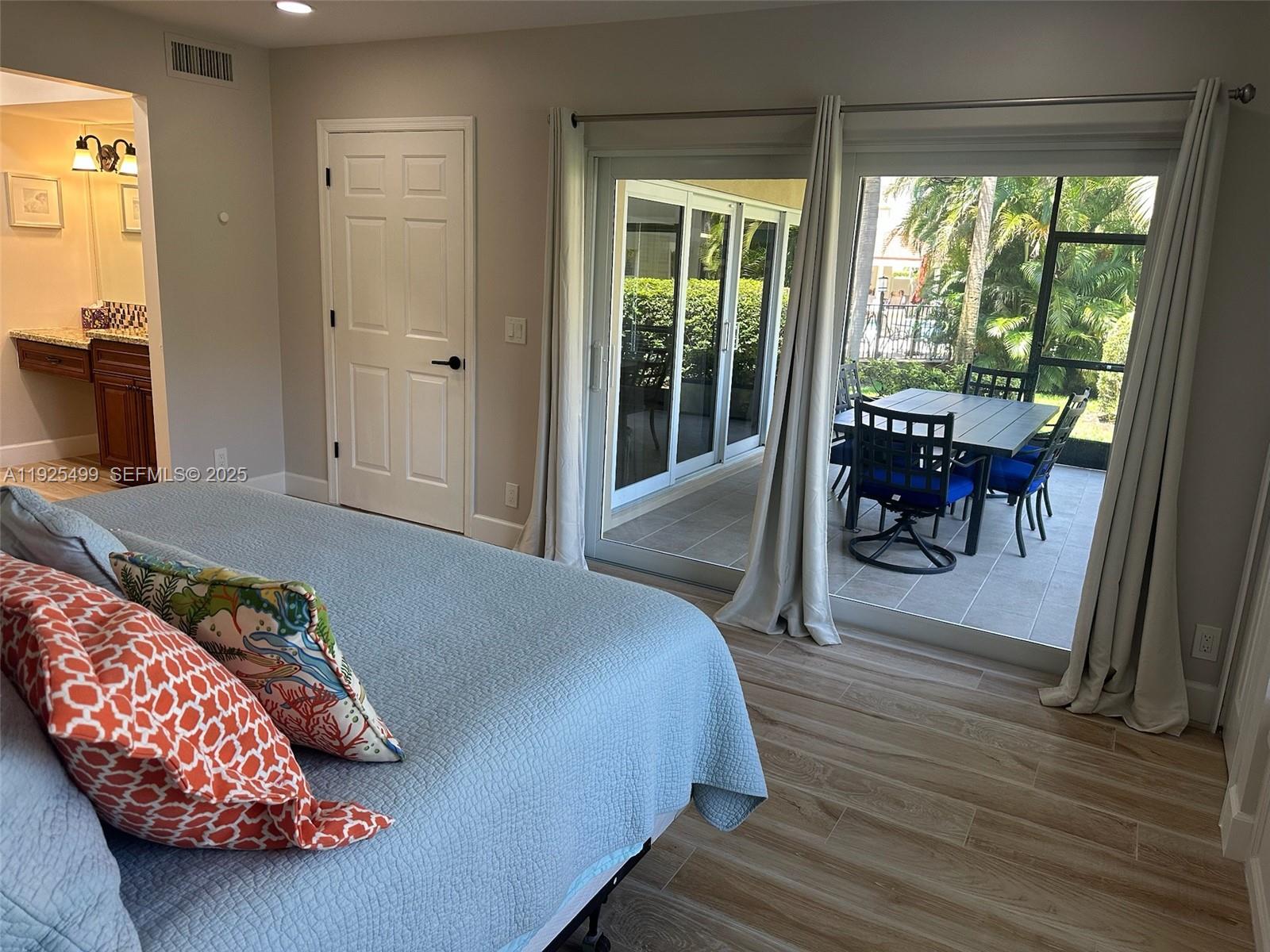 BEACHCOMBER - Residential Lease