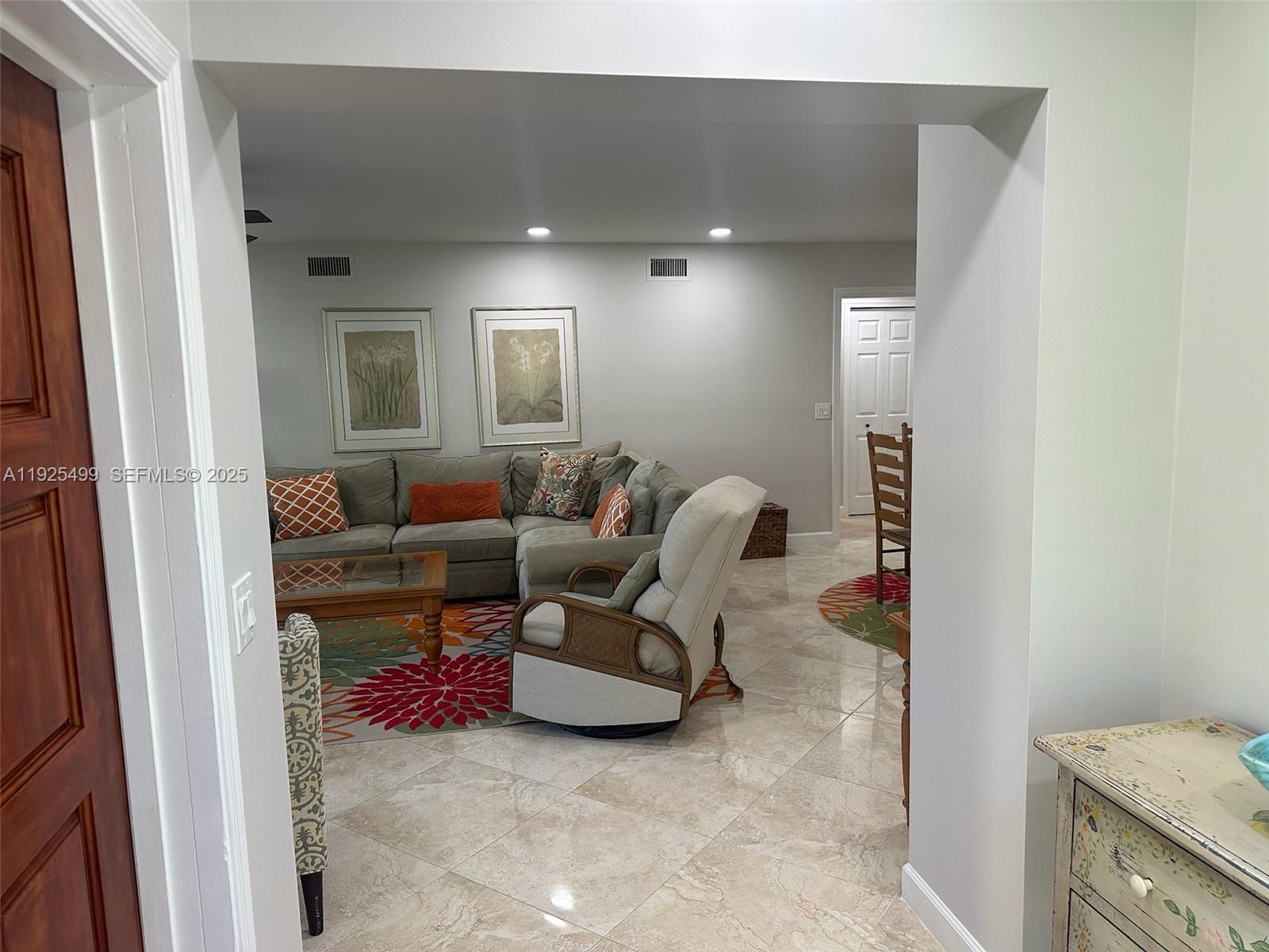 BEACHCOMBER - Residential Lease