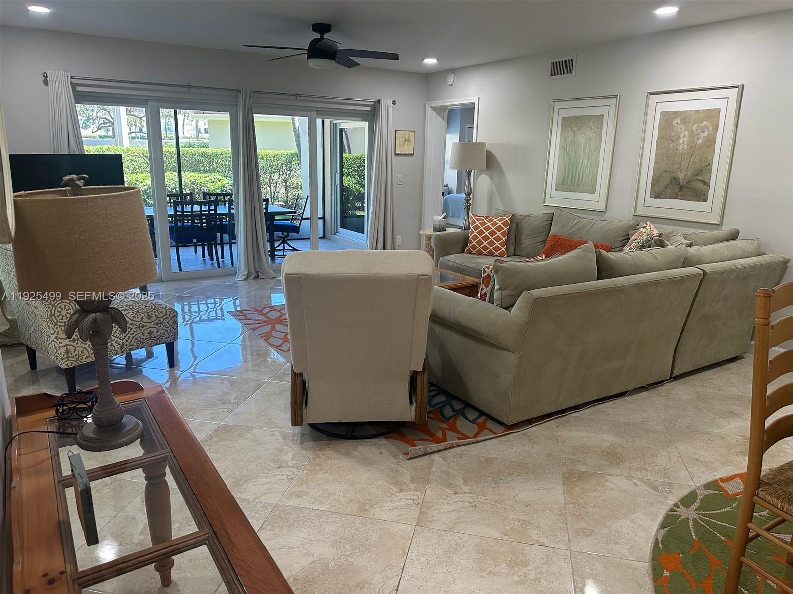 BEACHCOMBER - Residential Lease