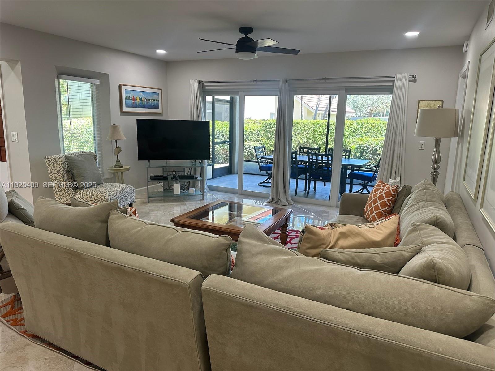 BEACHCOMBER - Residential Lease