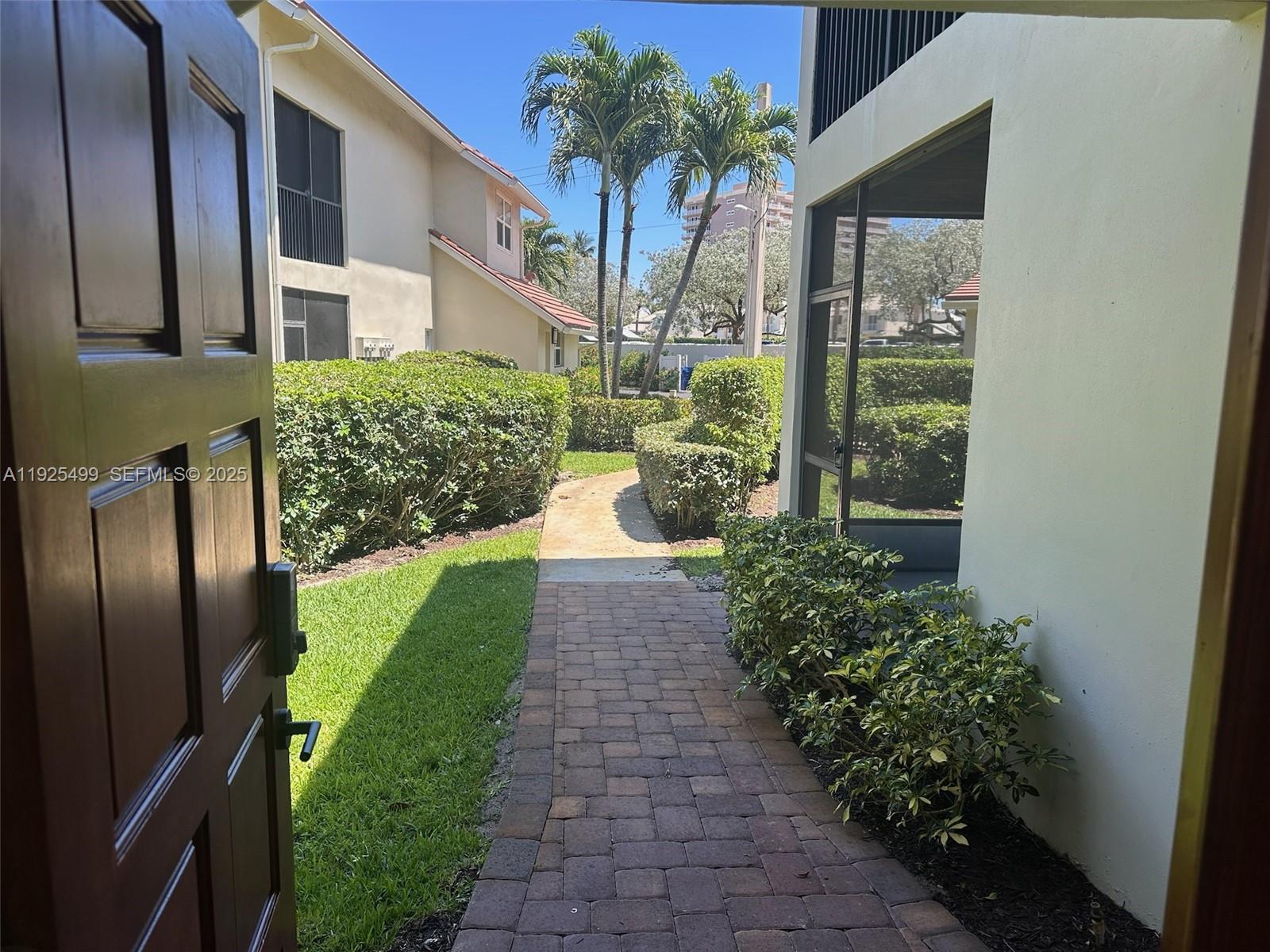 BEACHCOMBER - Residential Lease