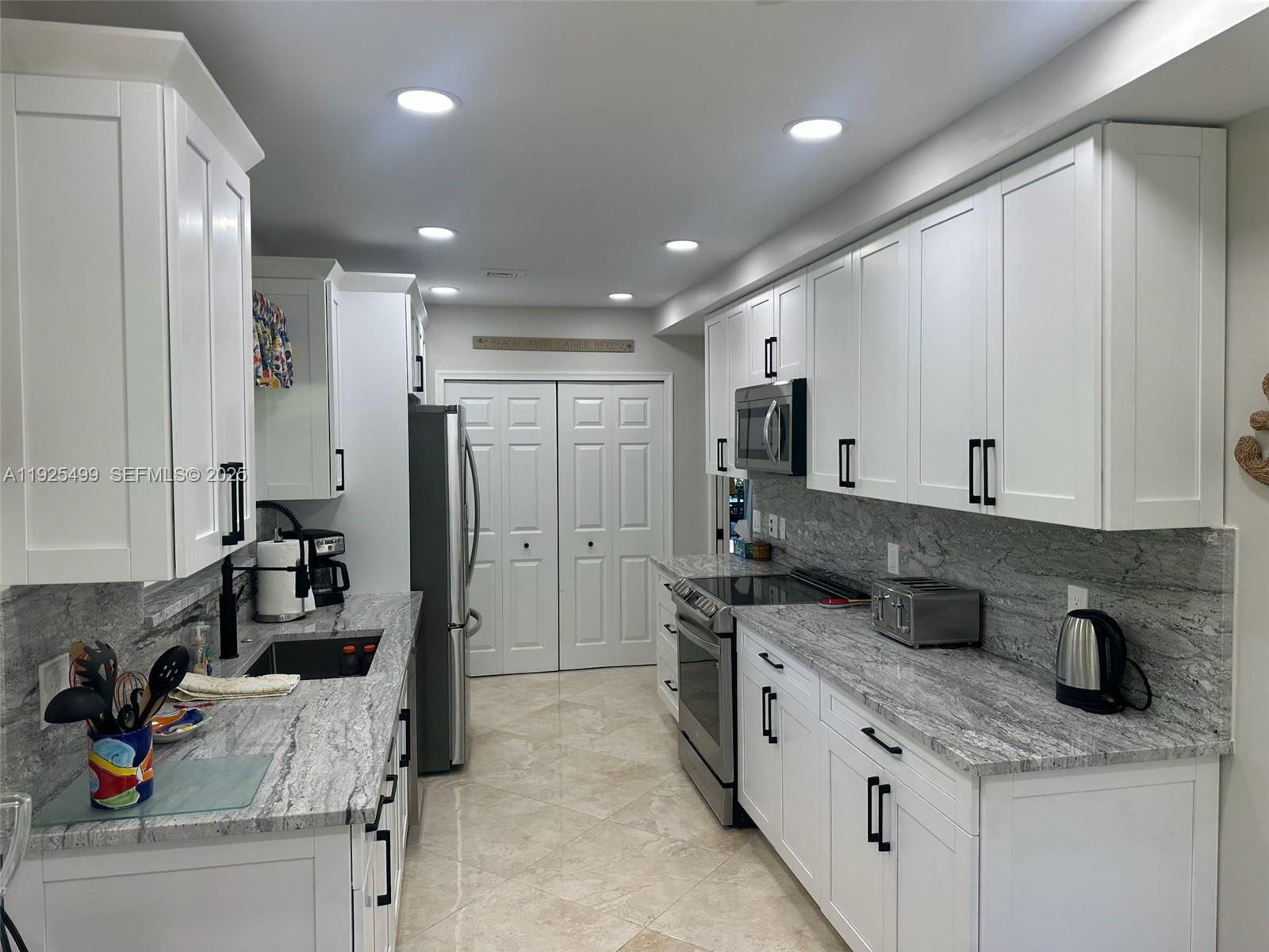 BEACHCOMBER - Residential Lease