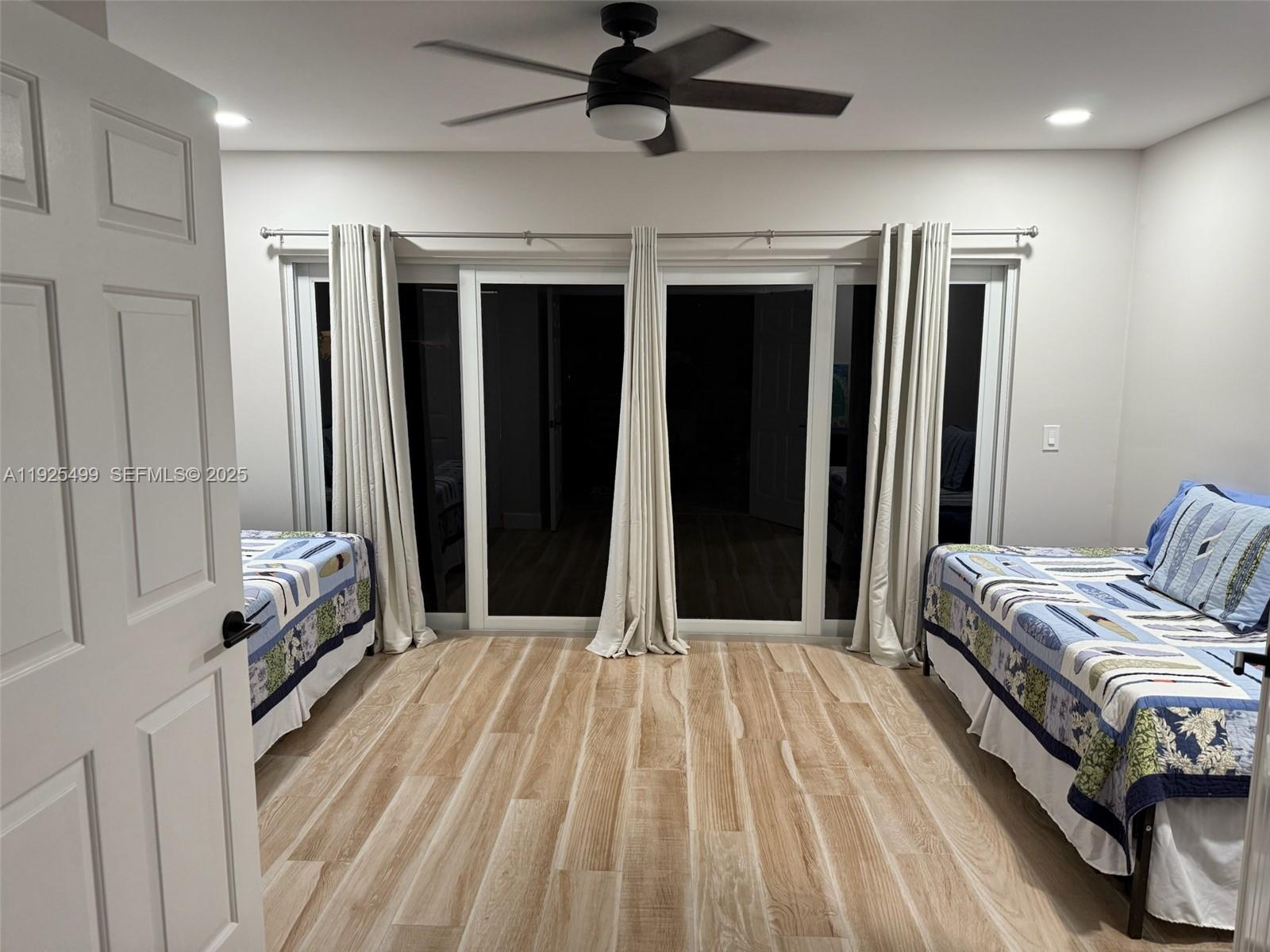 BEACHCOMBER - Residential Lease