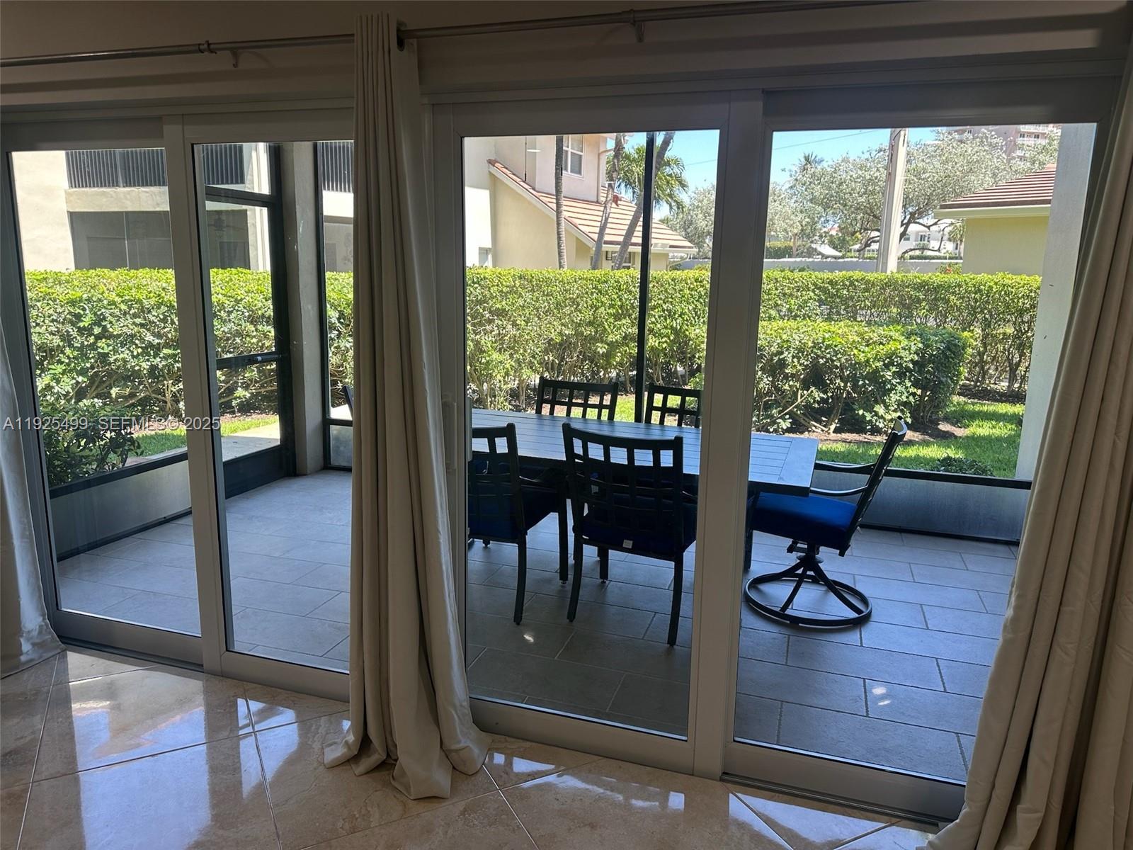 BEACHCOMBER - Residential Lease