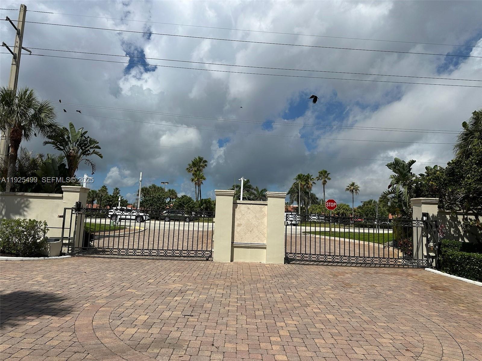 BEACHCOMBER - Residential Lease