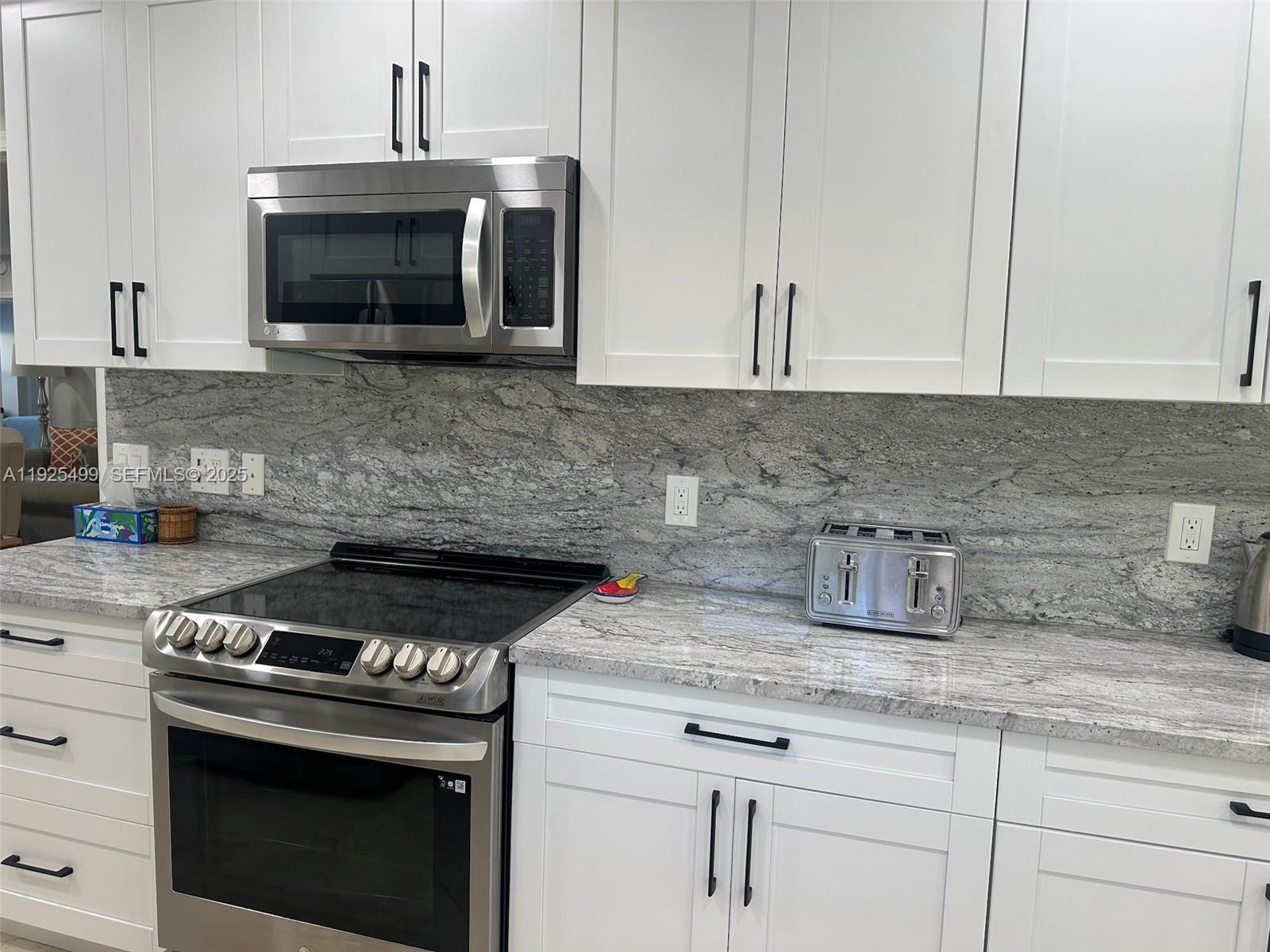 BEACHCOMBER - Residential Lease