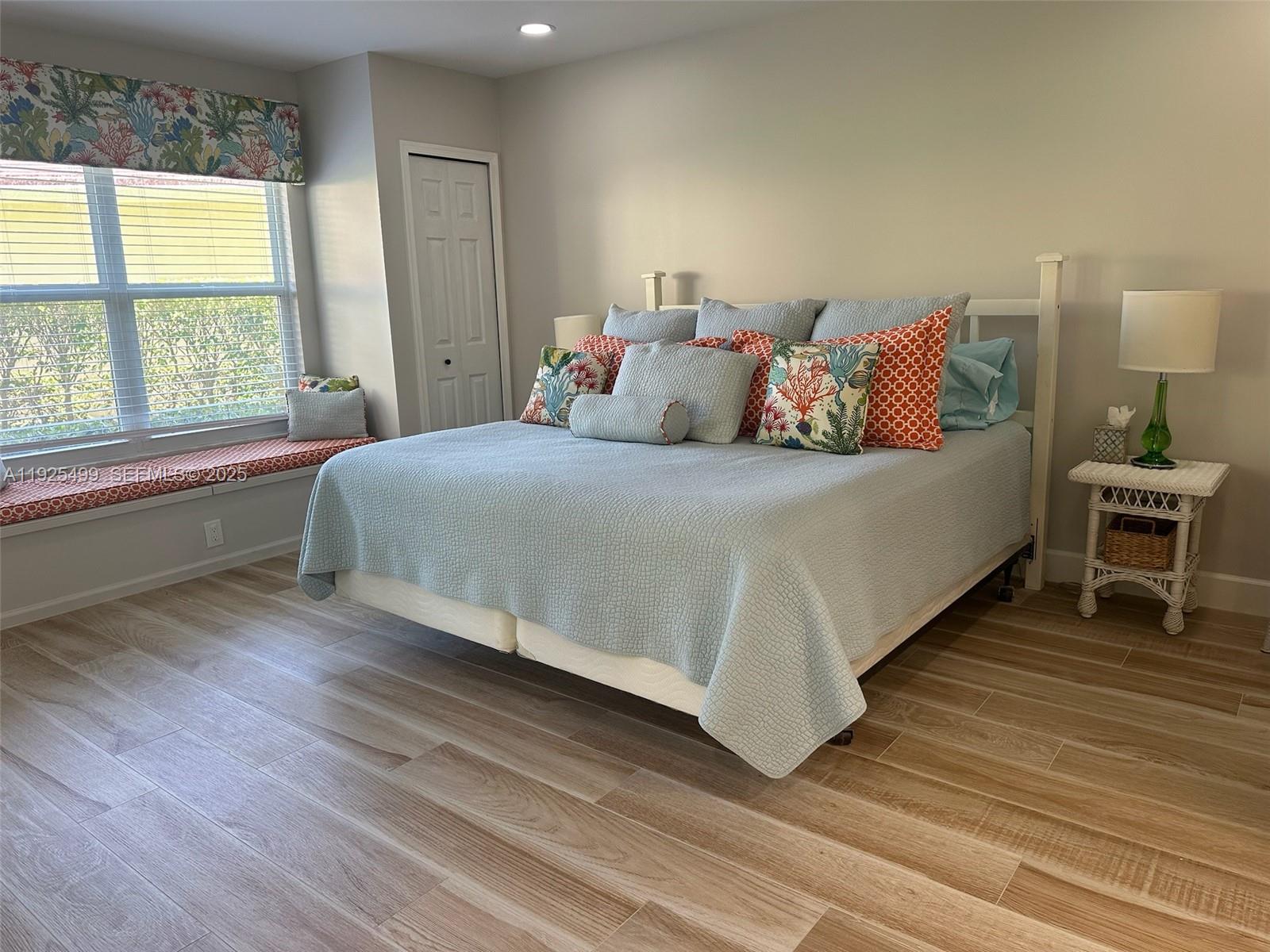 BEACHCOMBER - Residential Lease