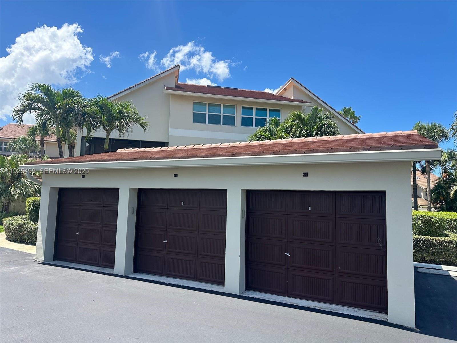 BEACHCOMBER - Residential Lease