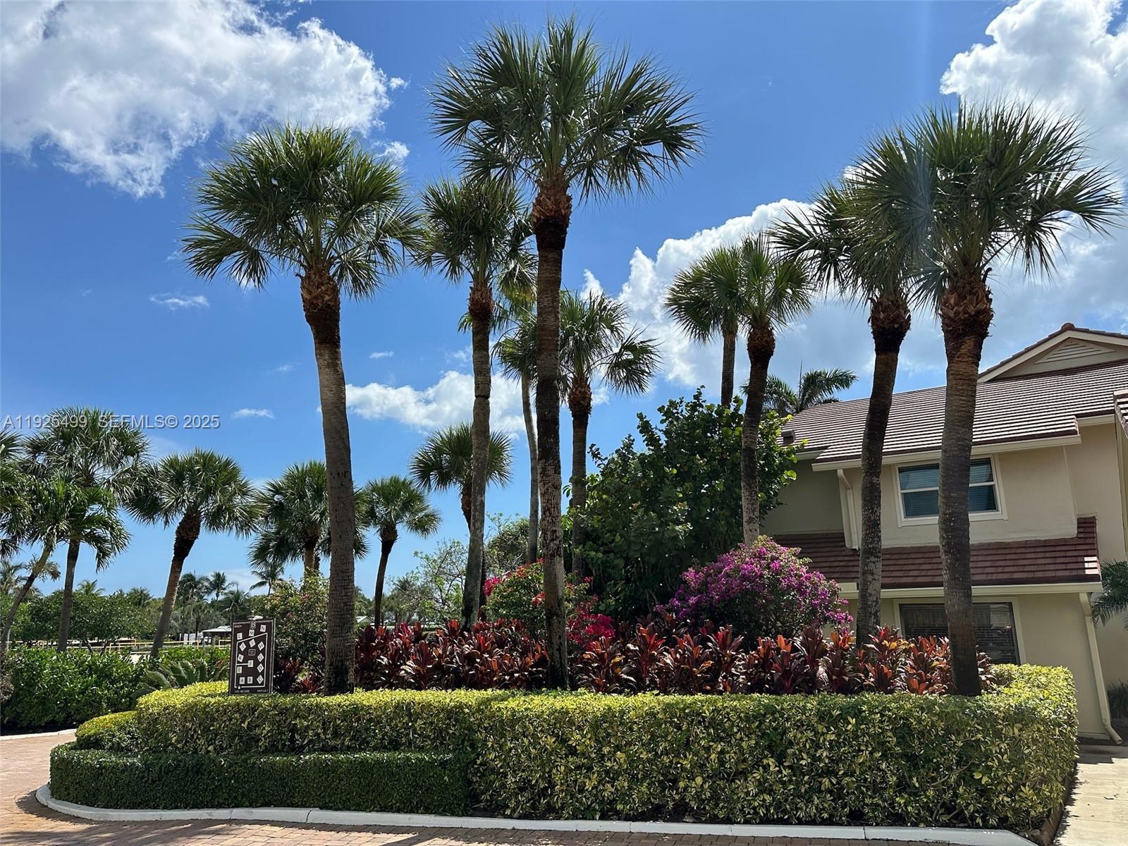 BEACHCOMBER - Residential Lease