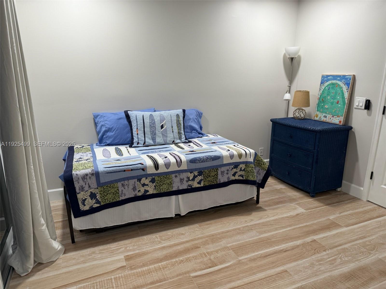 BEACHCOMBER - Residential Lease