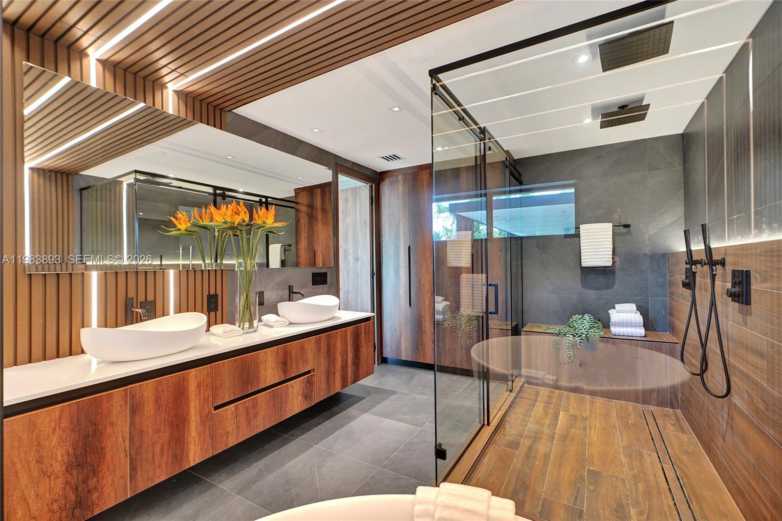 HIGHLAND OAKS - Residential