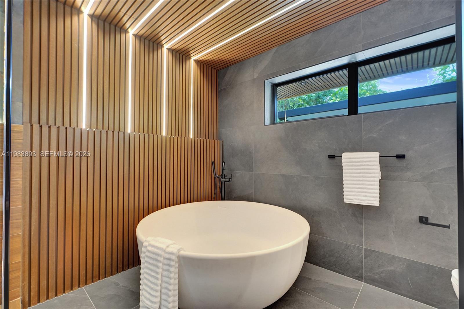 HIGHLAND OAKS - Residential