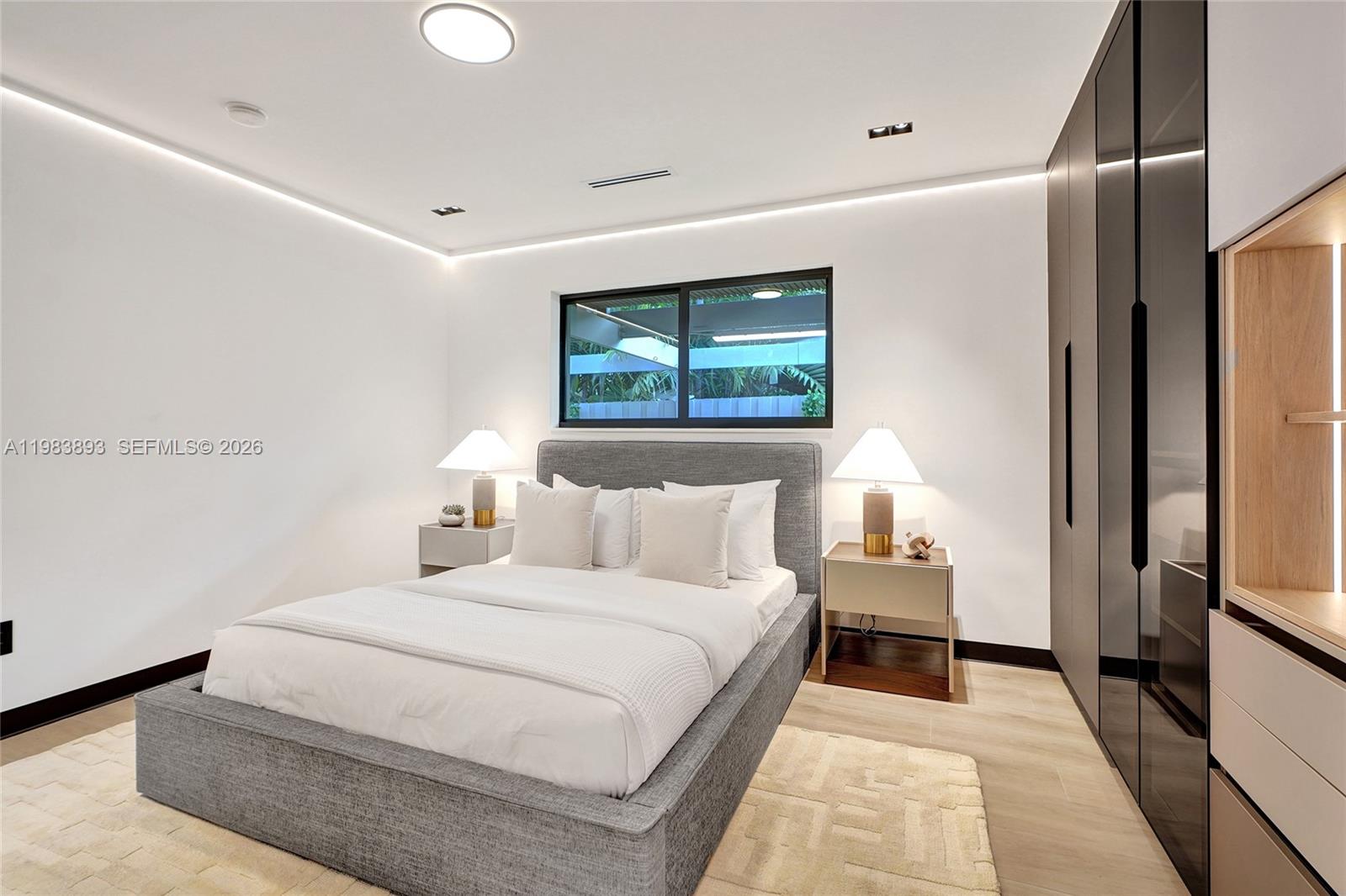 HIGHLAND OAKS - Residential