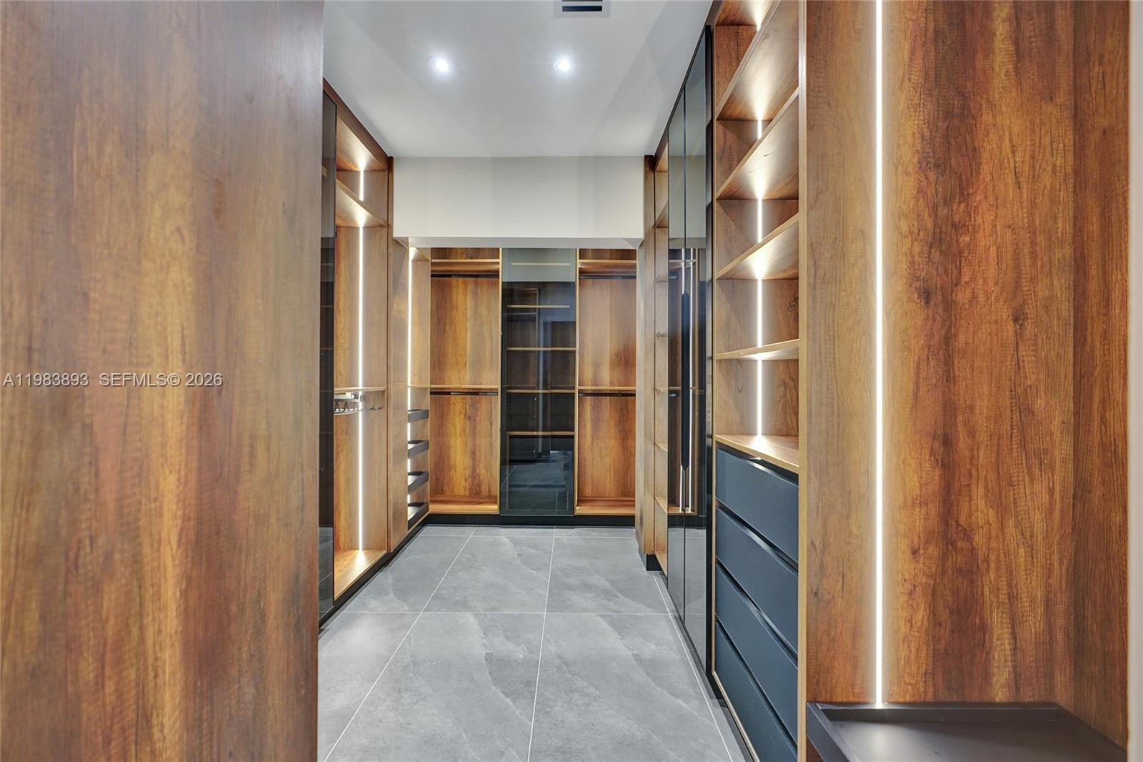 HIGHLAND OAKS - Residential